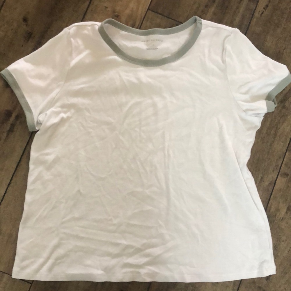 American Eagle tee large